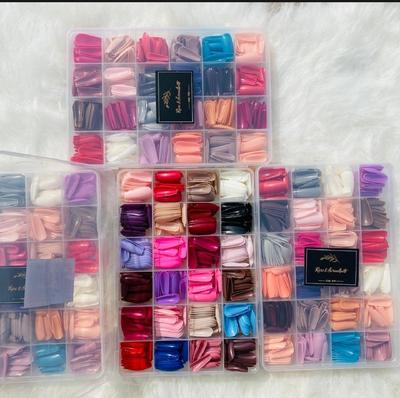 Customizable Multicolor Fake Nails for Endless Creativity